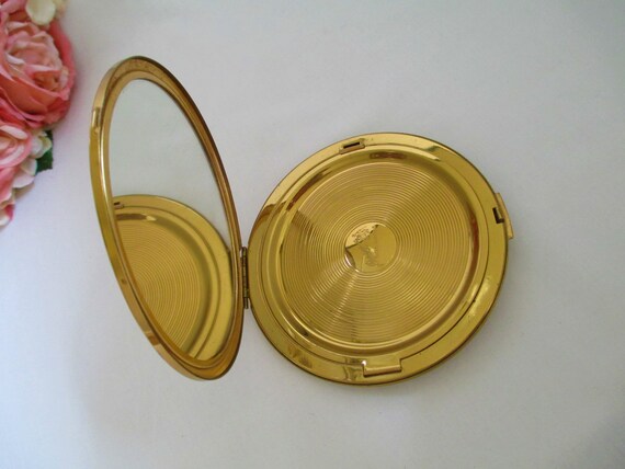 Vintage Compact Enamel large Round  Gold Tone Lad… - image 3