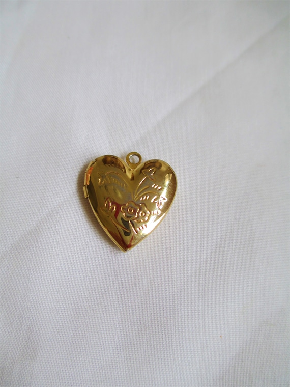 Antique Locket Puffy Heart Art Deco Etched Flower… - image 1