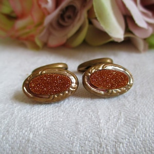 Gemelos antiguos de diseño victoriano ornamentado con piedra dorada. Ideales para bodas formales, para él, para papá y para hipsters.