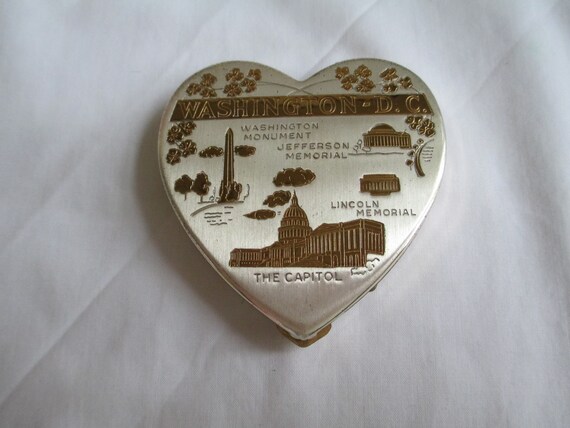 Vintage Compact Washington DC Heart Shaped Powder… - image 2