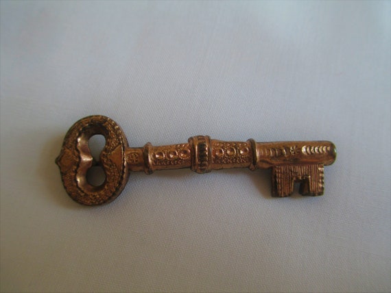 Antique Key Victorian Rolled Gold Key Shape Pin /… - image 4