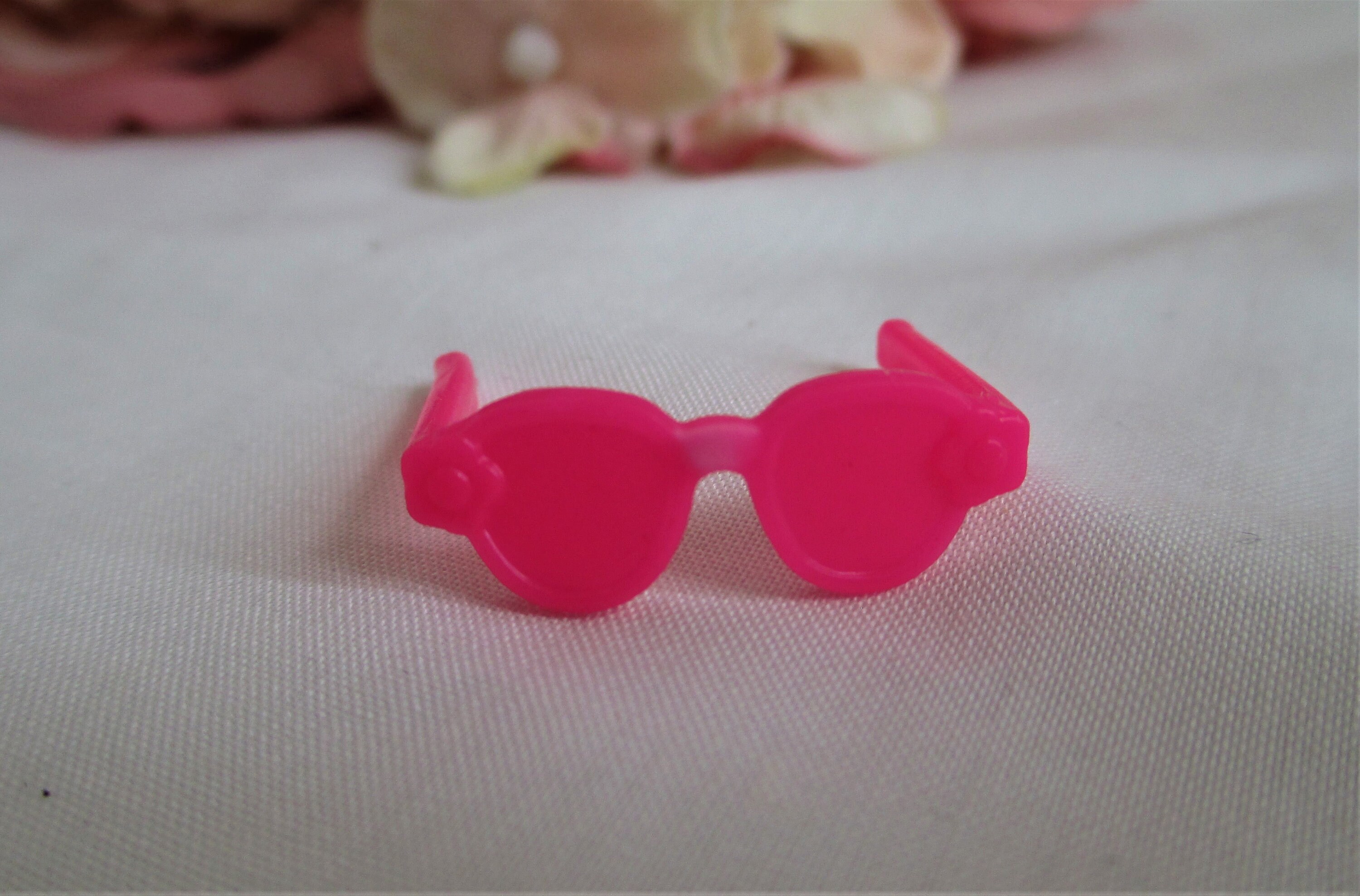 Vintage Barbie Pink Wayfarer Sunglasses Retro 80s 90s Mod Glam UV NEW Be Barbie Bold | goodr — goodr sunglasses main image 3