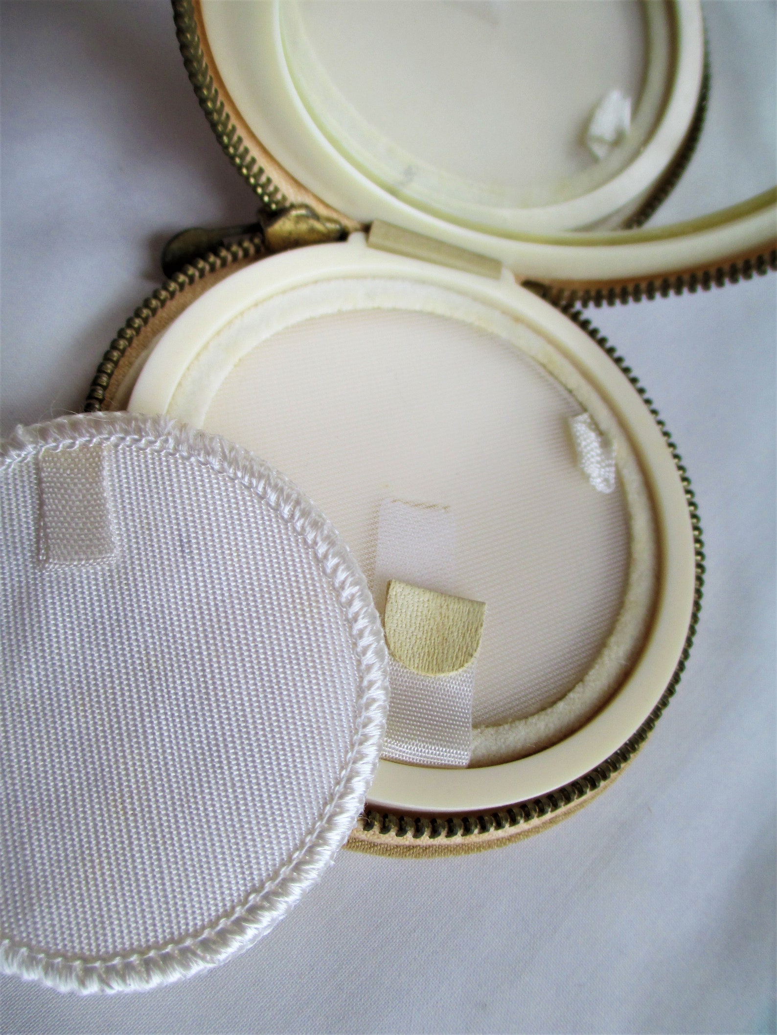 Sticky Point Powder Vintage Compact Petit Point Powder Compact Petitpoint Compact Unused ...