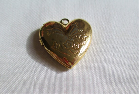 Antique Locket Puffy Heart Art Deco Etched Flower… - image 9