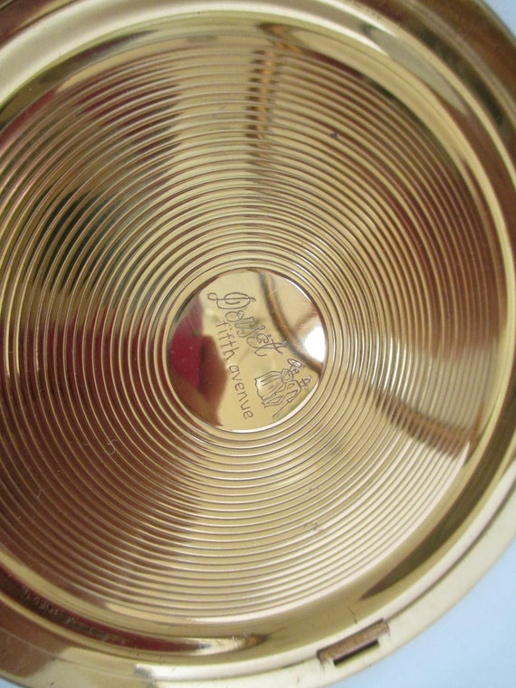 Vintage Compact Enamel large Round  Gold Tone Lad… - image 4
