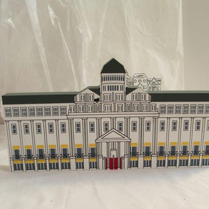 Vintage Cats Meow Village Grand Hotel, Mackinac Island Michigan Faline Cat’s Meow Shelf Sitter  Retired