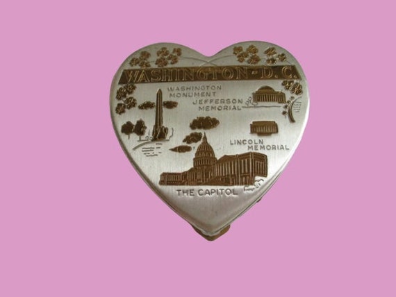 Vintage Compact Washington DC Heart Shaped Powder… - image 1