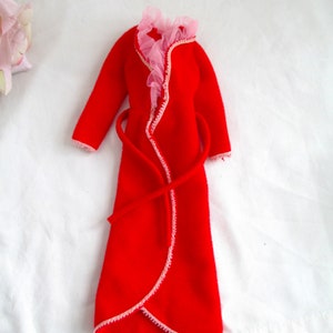 Vintage Barbie-pop Mattel #1369 Best Buy rood en roze gewaad met ruches, vintage Barbie-kleding uit de jaren 70