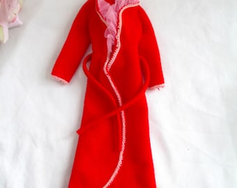 Muñeca Barbie vintage Mattel n.° 1369, la mejor compra, bata roja y rosa con volantes, ropa vintage de Barbie de los años 70