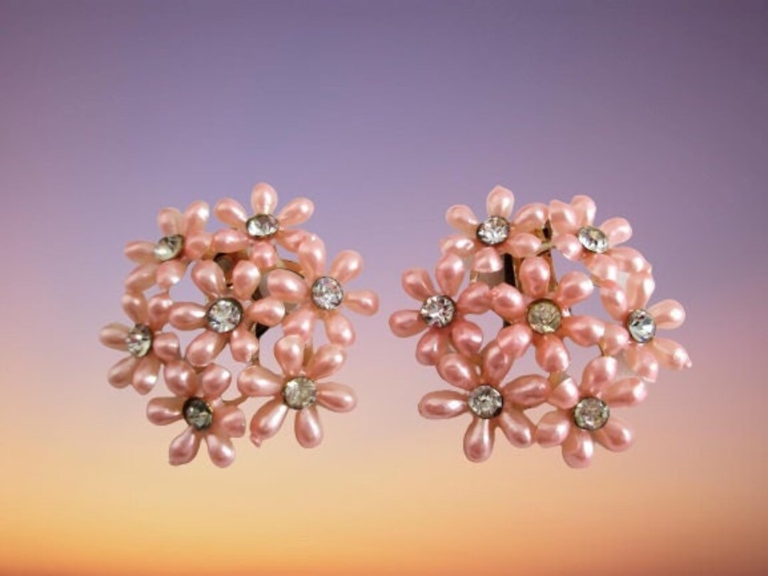 ヴィンテージイヤリング 大きなピンクのソフトプラスチックの花 ライン