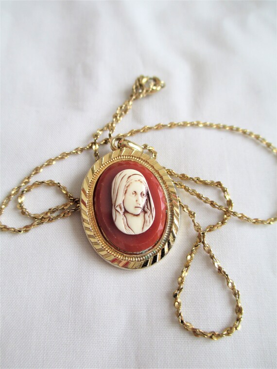 Vintage Necklace Carnelian Sardonyx Shell Madonna… - image 5