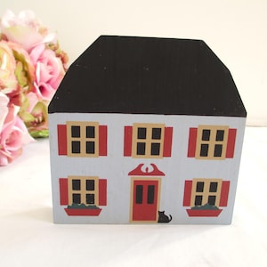 The Cat&#39;s Meow Brocke House, Series II Wooden Shelf Sitter Retired The Cat&#39;s Meow Village