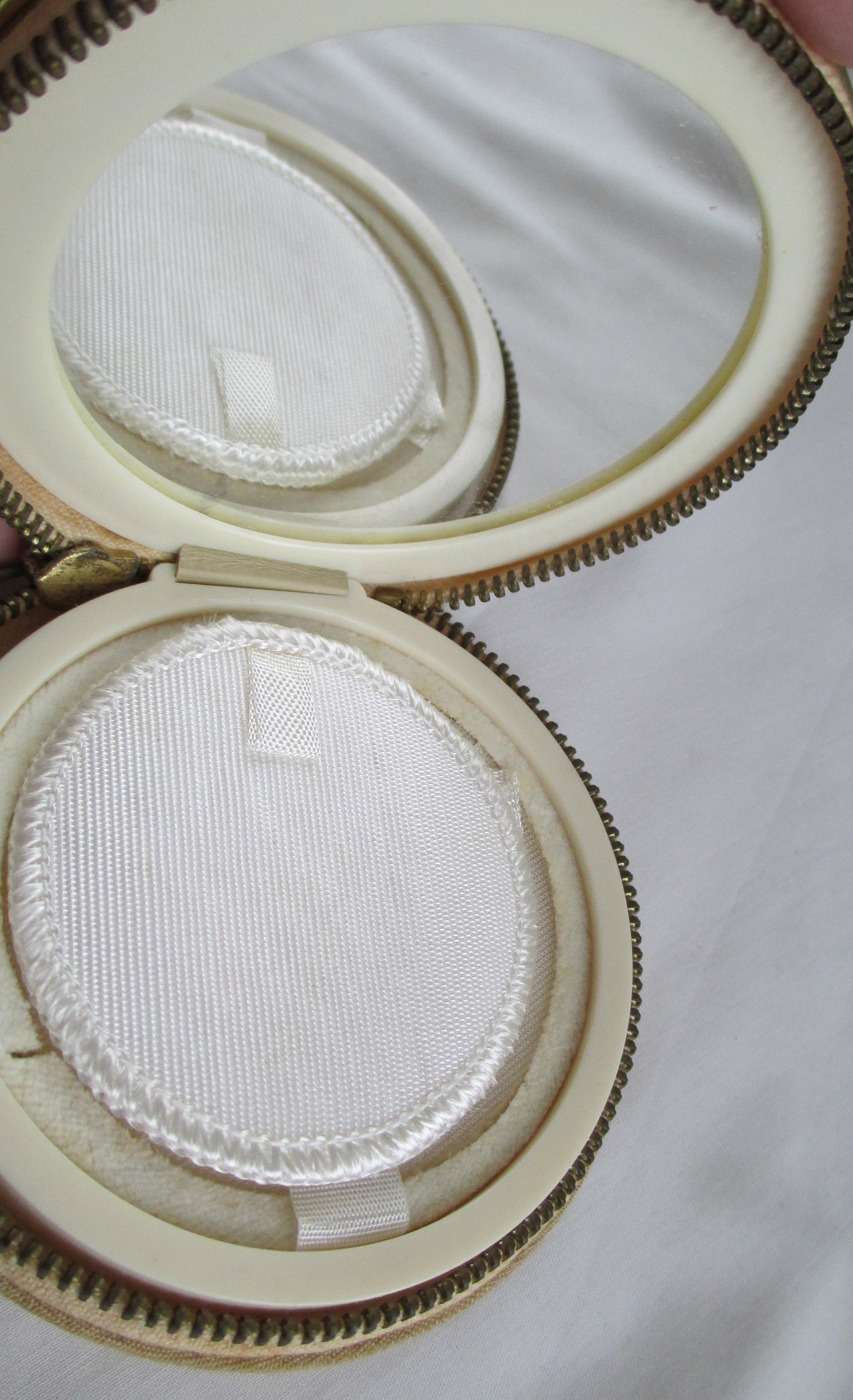 Sticky Point Powder Vintage Compact Petit Point Powder Compact Petitpoint Compact Unused ...