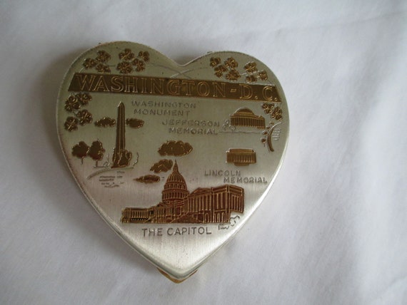 Vintage Compact Washington DC Heart Shaped Powder… - image 4