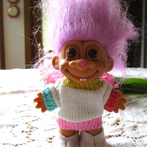 Russ Troll Puppe Lila Haare und Buck Teeth Vintage Spielzeug Retro Spielzeug