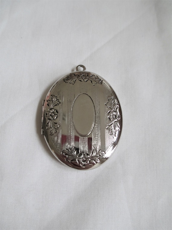 Vintage Locket Flowers Victorian Silver Large Lock