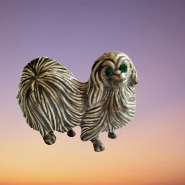 Vintage Enamel Pekingese Dog With Rhinestone Eyes Brooch / Pin Signé AWESOME!  broches vintage