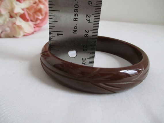 Vintage Bakelite Bangle Carved Brown Bracelet Unu… - image 6