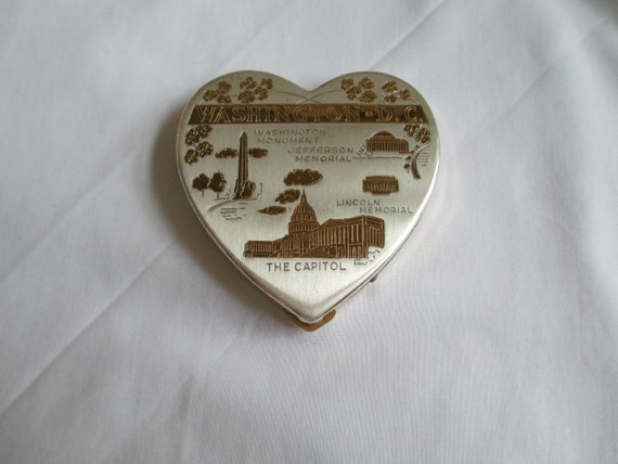 Vintage Compact Washington DC Heart Shaped Powder… - image 3