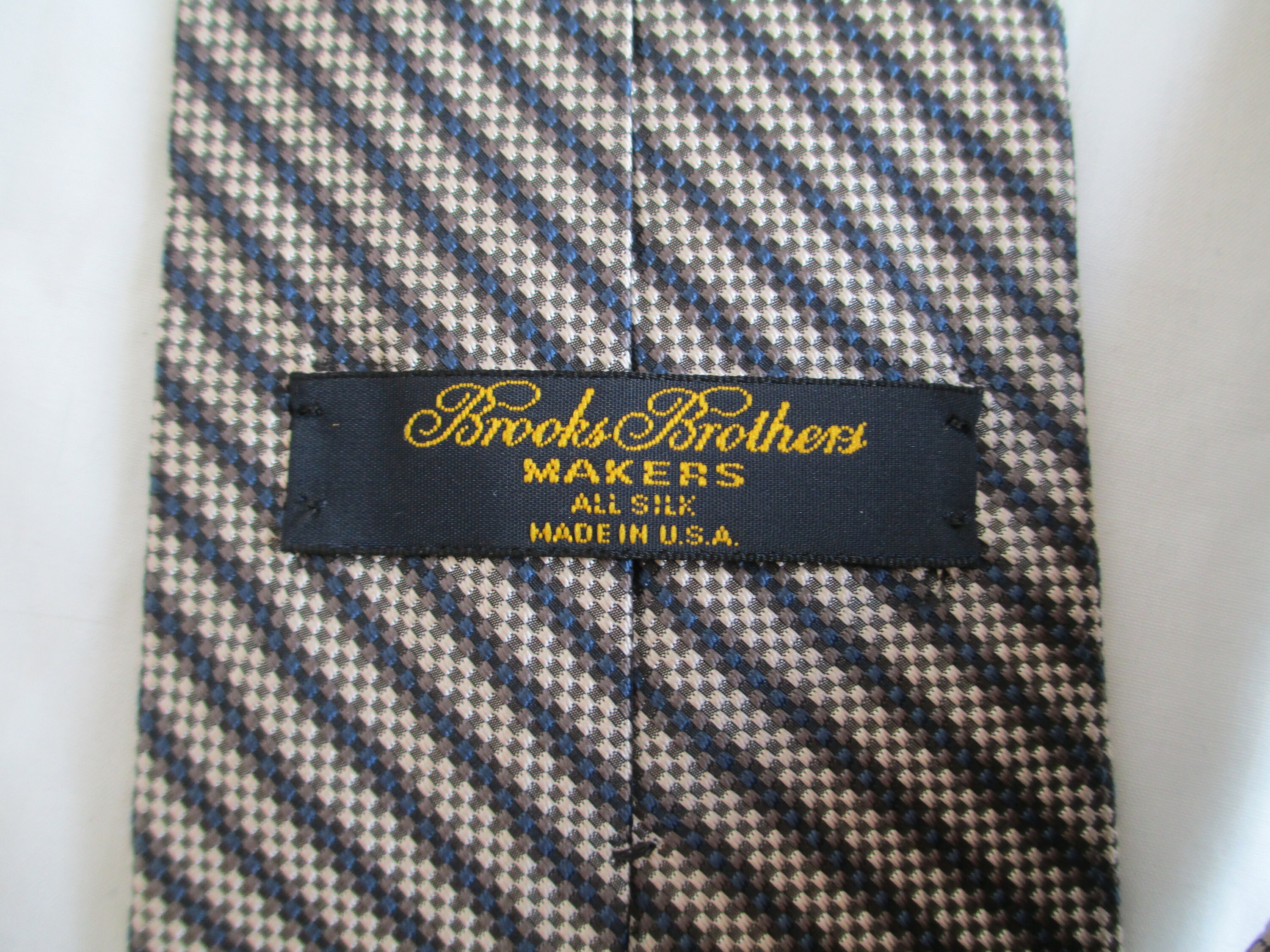Lot De 23 Cravates Vintage Brooks Brothers En Soie - Motifs Rayés, Paisley, Géométriques, Cheval - Occasion