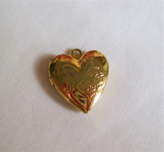 Antique Locket Puffy Heart Art Deco Etched Flower… - image 10