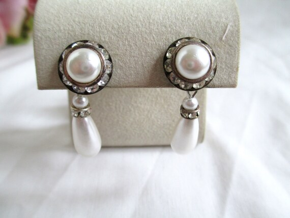 Vintage Earrings Beautiful Faux Pearl Rhinestone … - image 4