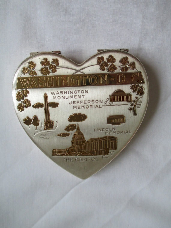 Vintage Compact Washington DC Heart Shaped Powder… - image 9