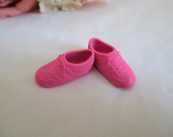 Barbie vintage Barbie muñeca capitán Hong Kong zapatos de tenis de color rosa oscuro vintage Mattel
