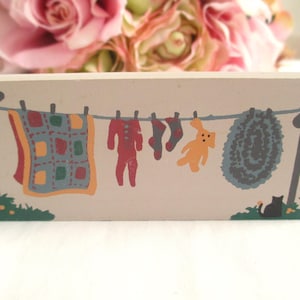 The Cat&#39;s Meow Clothesline, Accessory Shelf Sitter