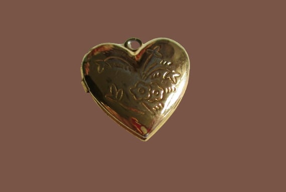 Antique Locket Puffy Heart Art Deco Etched Flower… - image 6