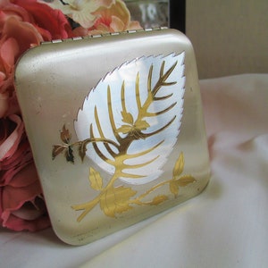 Vintage Compact Leaf Pattern Pilcher Powder Compact Vanity