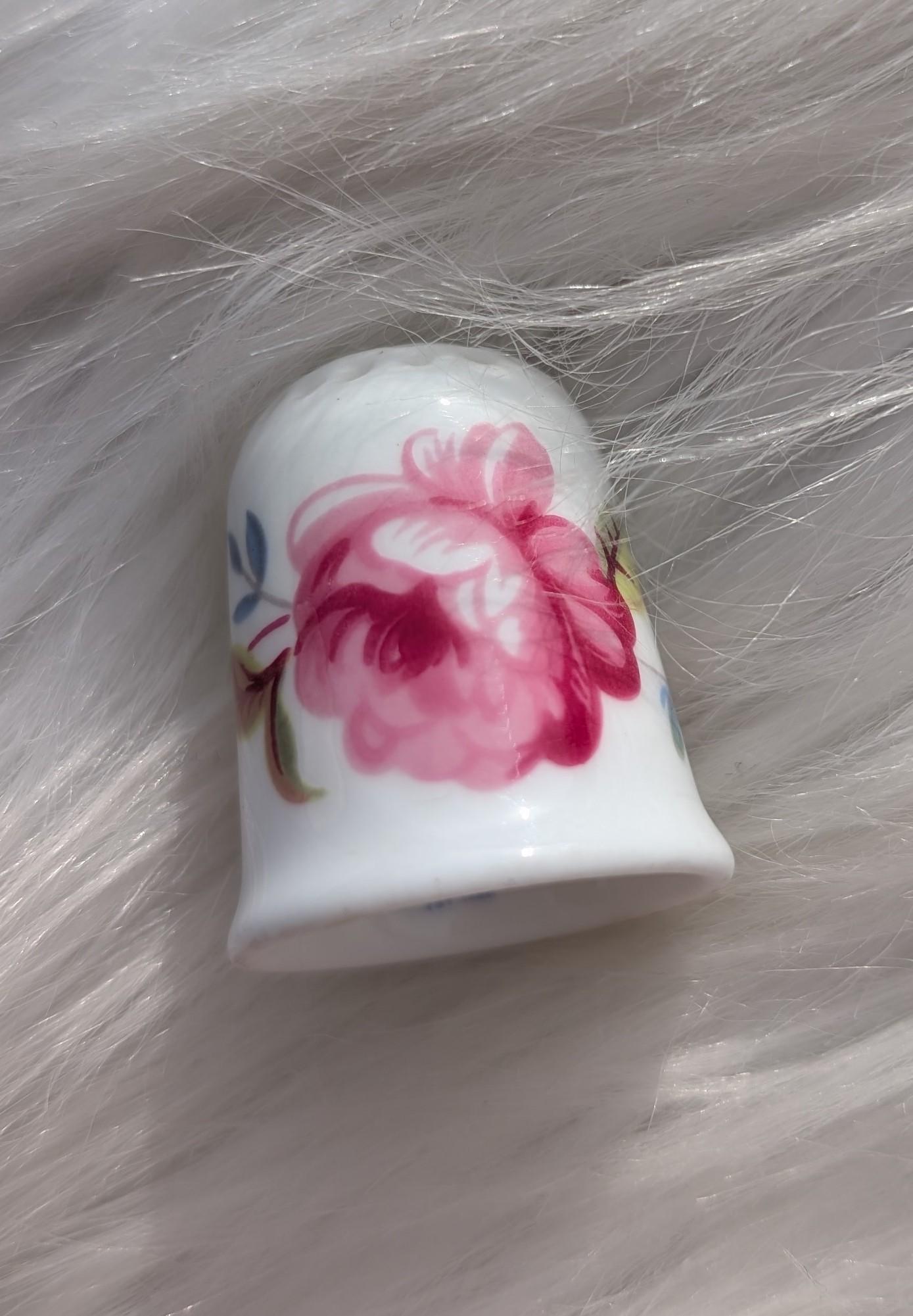 Dé à Coudre Vintage En Porcelaine – Logo Locmariaguer