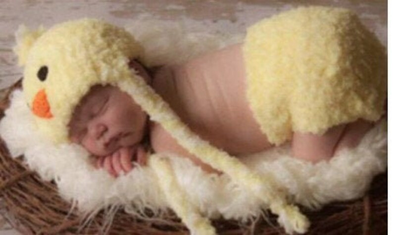 HANDMADE Crocheted Baby Clothing; Newborn baby photos; infant photo props; DIY baby photography; baby announcement photos; baby photo ideas
