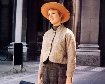 Maria Von Trapp travel outfit from SOUND OF MUSIC