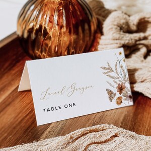 Wildflower Place Card, Pressed Flower Name Card, Fall Wedding Place Card, Table Name Card Autumn Wedding Table Decor Modèle modifiable 513-A