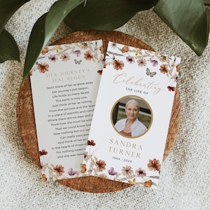 Plantilla de tarjeta de oración para funeral de mujer Tarjeta de oración conmemorativa de flores silvestres Tarjeta de oración imprimible para mamá Tarjeta de oración de recuerdo Floral editable 513-A