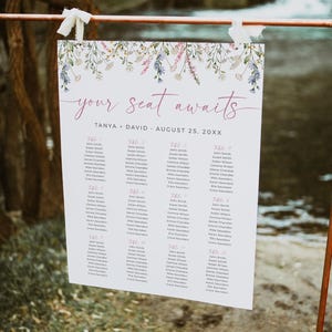 Stoffige roze bruiloft zitplaatsen grafieksjabloon, Wildflower tafelplan bord, bloemen plattegrond poster, bewerkbare zitplaatsen grafiek met bloem 522-A