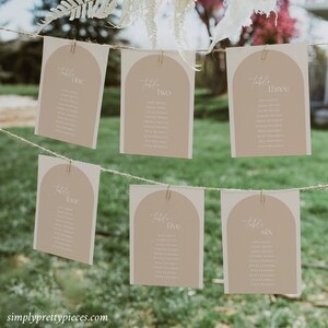 Taupe Hochzeit Sitzplan, Bogen Hochzeit Sitzplan, Neutral hängender Sitzplan, gewölbter Hochzeitstischplan, bearbeitbare Vorlage, 598-A