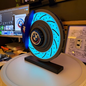 BMW M Bromsok LED-lampa | 3D-skivlampa för bil | Skrivbordsdekoration för bil | Garage- och simulatorracingpresent