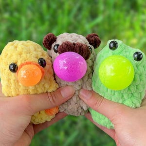 Virkmönster PDF: Groda, Kyckling, Mops Stressboll Fidget Plush – Amigurumi Sensorisk Leksak