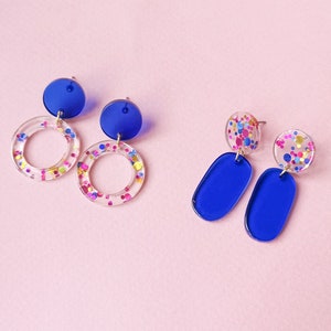 Acrylic statement earrings *GLITTER CONFETTI* royal blue/colorful- gifts for her