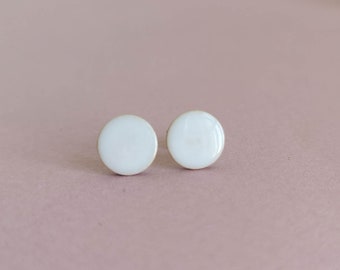 Small white 8 mm stud earrings *CRYSTAL WHITE* ceramic & surgical steel