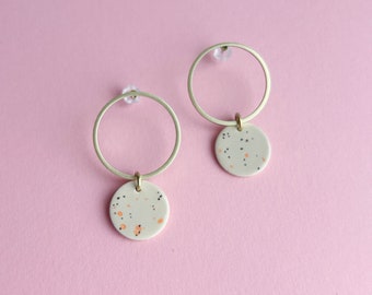 Geometric stud earrings - CIRCLE - ceramic & brass - CREAM WHITE TERRAZZO - Gifts for her