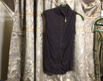 Roberto Cavalli brun tröja med gulddetaljer. L