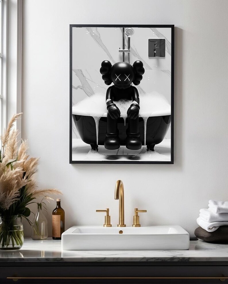 Set med 3 svarta Kaws i dusch och badrum, DIGITAL NEDLADDNING, Kaws-affisch, Hypebeast-tryck, väggkonst för badrum, badrumsdekor bild 9