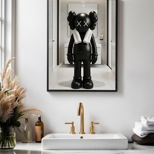 Set med 3 svarta Kaws i dusch och badrum, DIGITAL NEDLADDNING, Kaws-affisch, Hypebeast-tryck, väggkonst för badrum, badrumsdekor bild 7
