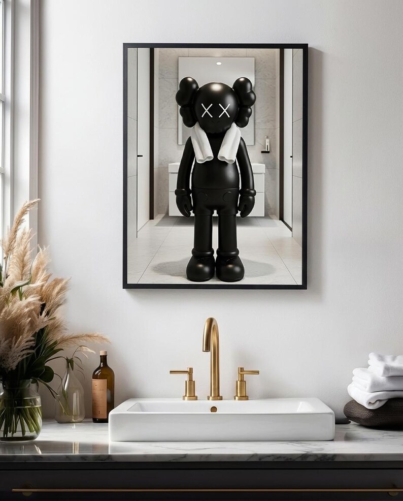 Set med 3 svarta Kaws i dusch och badrum, DIGITAL NEDLADDNING, Kaws-affisch, Hypebeast-tryck, väggkonst för badrum, badrumsdekor bild 7