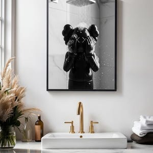 Set med 3 svarta Kaws i dusch och badrum, DIGITAL NEDLADDNING, Kaws-affisch, Hypebeast-tryck, väggkonst för badrum, badrumsdekor bild 8