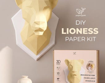 Kit de artesanato em papel pré-cortado Leoa, decoração de parede 3D de animal de papel para montar, kit de artesanato safari para crianças e adultos, presente criativo para adolescentes | Papergami®