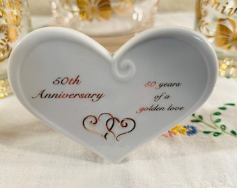 Placa de porcelana con forma de corazón del 50.º aniversario de Russ: artículo conmemorativo del amor dorado